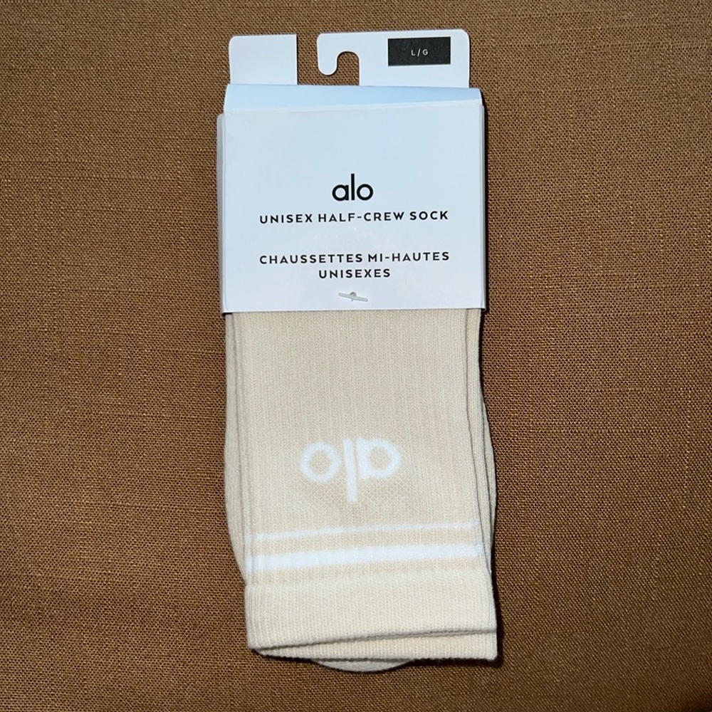 NWT Alo bone/white half-crew sock